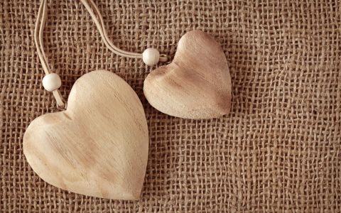 7026231-hearts-wood-love
